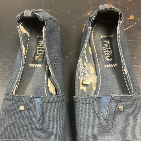 Shoes - Picture 2 of 5